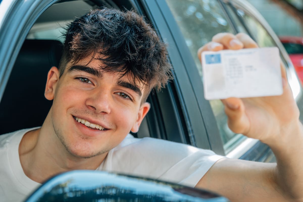 Quelles aides financières alternatives pour le permis de mon fils